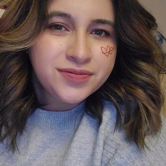 Poshmark profile picture for @maiaas